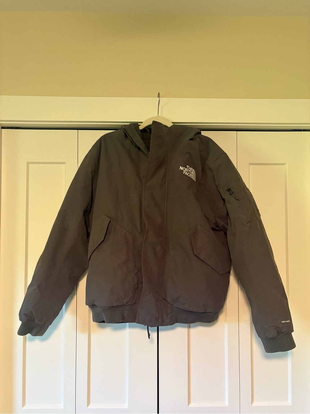 The North Face Men’s Hooded Puffer Jacket Gray XL
